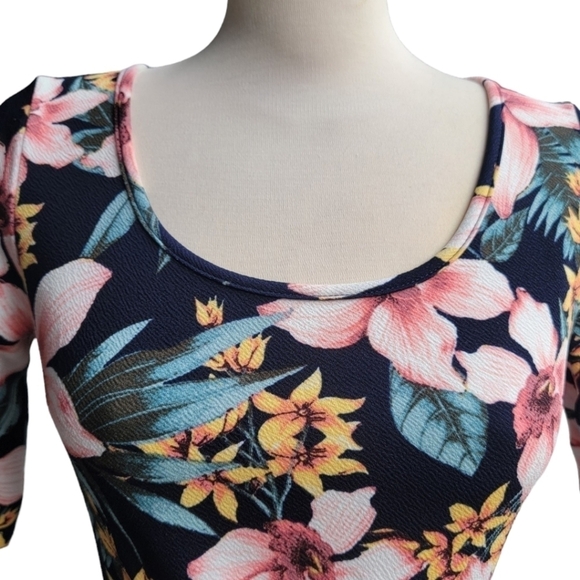 Impress! | Floral Half Sleeve Scoop Neck Midi Belted Dress - Picture 5 of 9